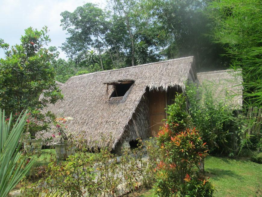 On The Rocks Bungalows, Restaurant And Jungle Trekking Tours Bukit Lawang Exterior foto