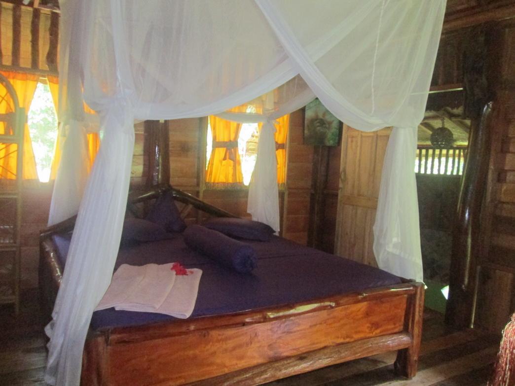 On The Rocks Bungalows, Restaurant And Jungle Trekking Tours Bukit Lawang Exterior foto