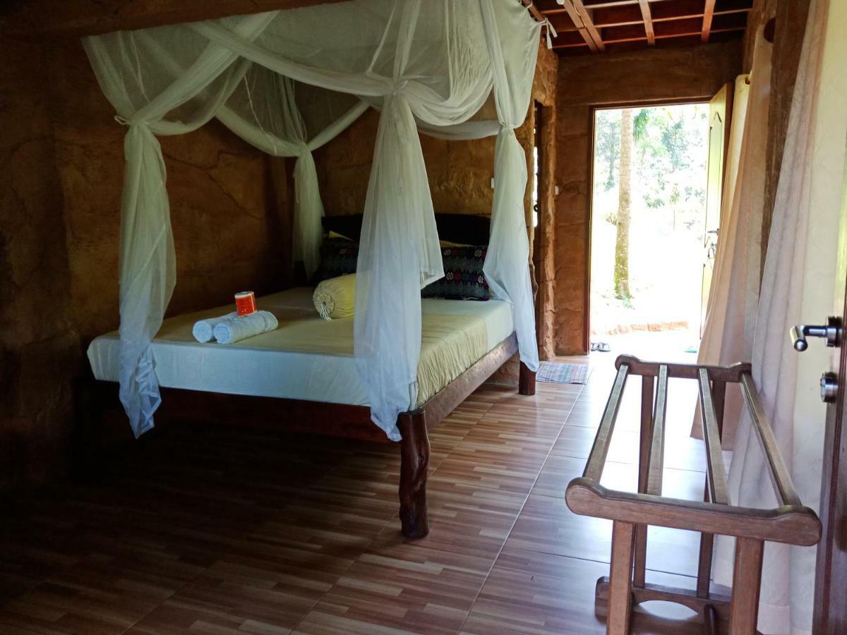 On The Rocks Bungalows, Restaurant And Jungle Trekking Tours Bukit Lawang Exterior foto